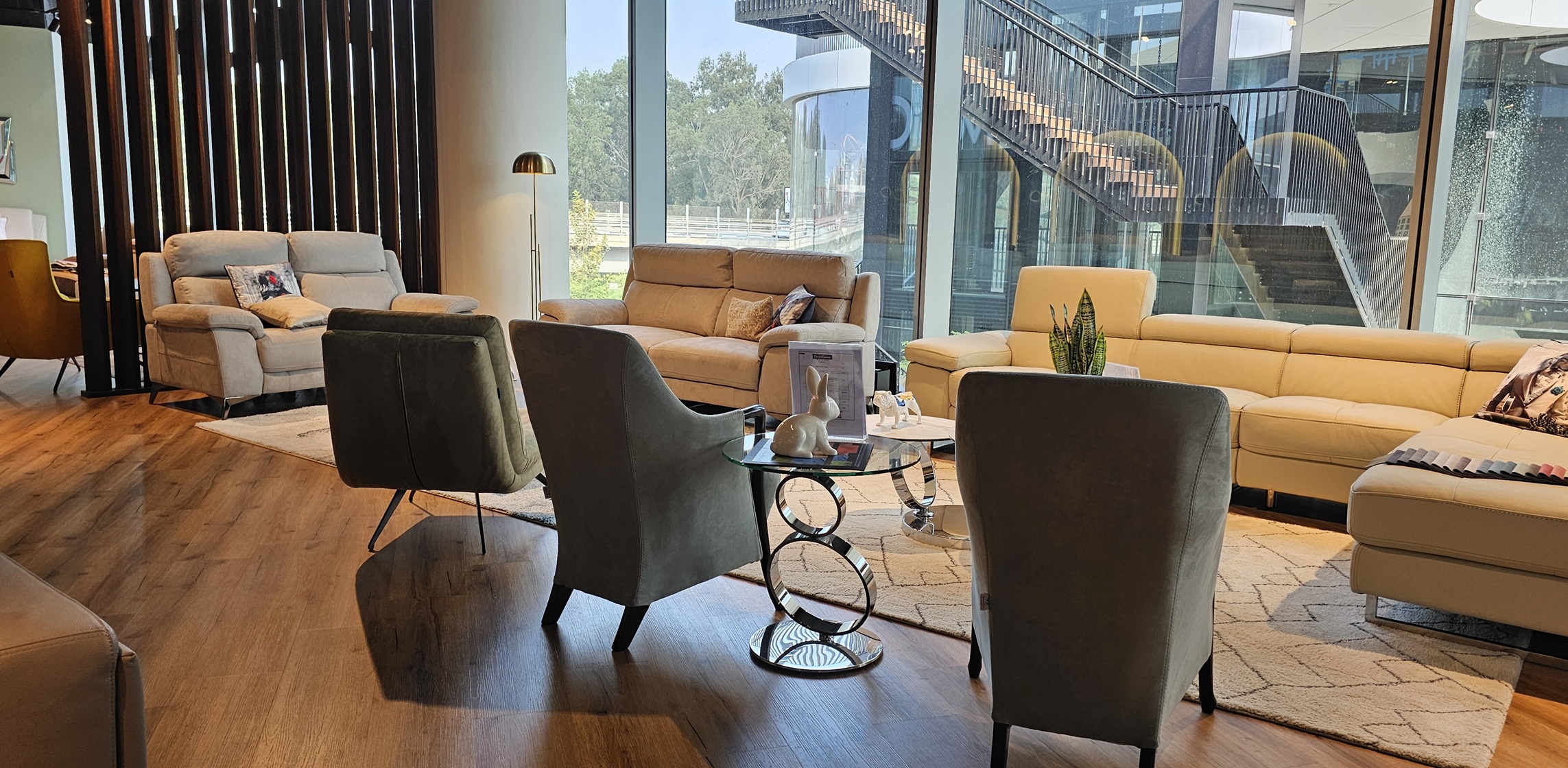 אולמות תצוגה דיבאני סנטר